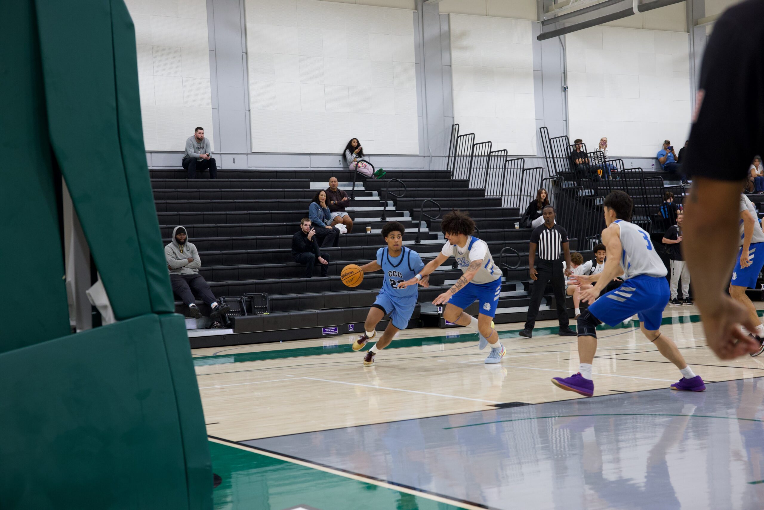 M BASKETBALL 101825 (421)