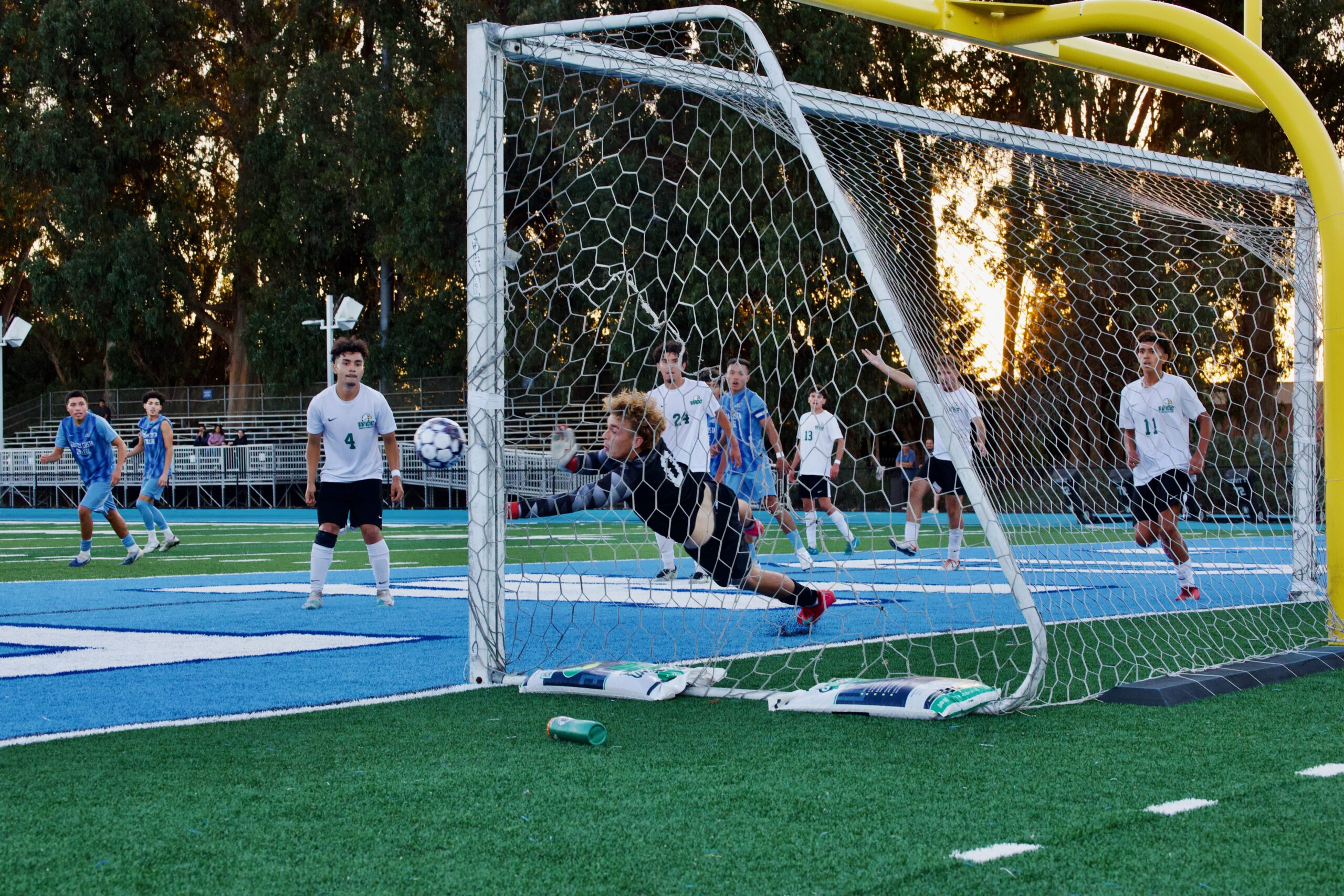 M SOCCER 10325 (422)