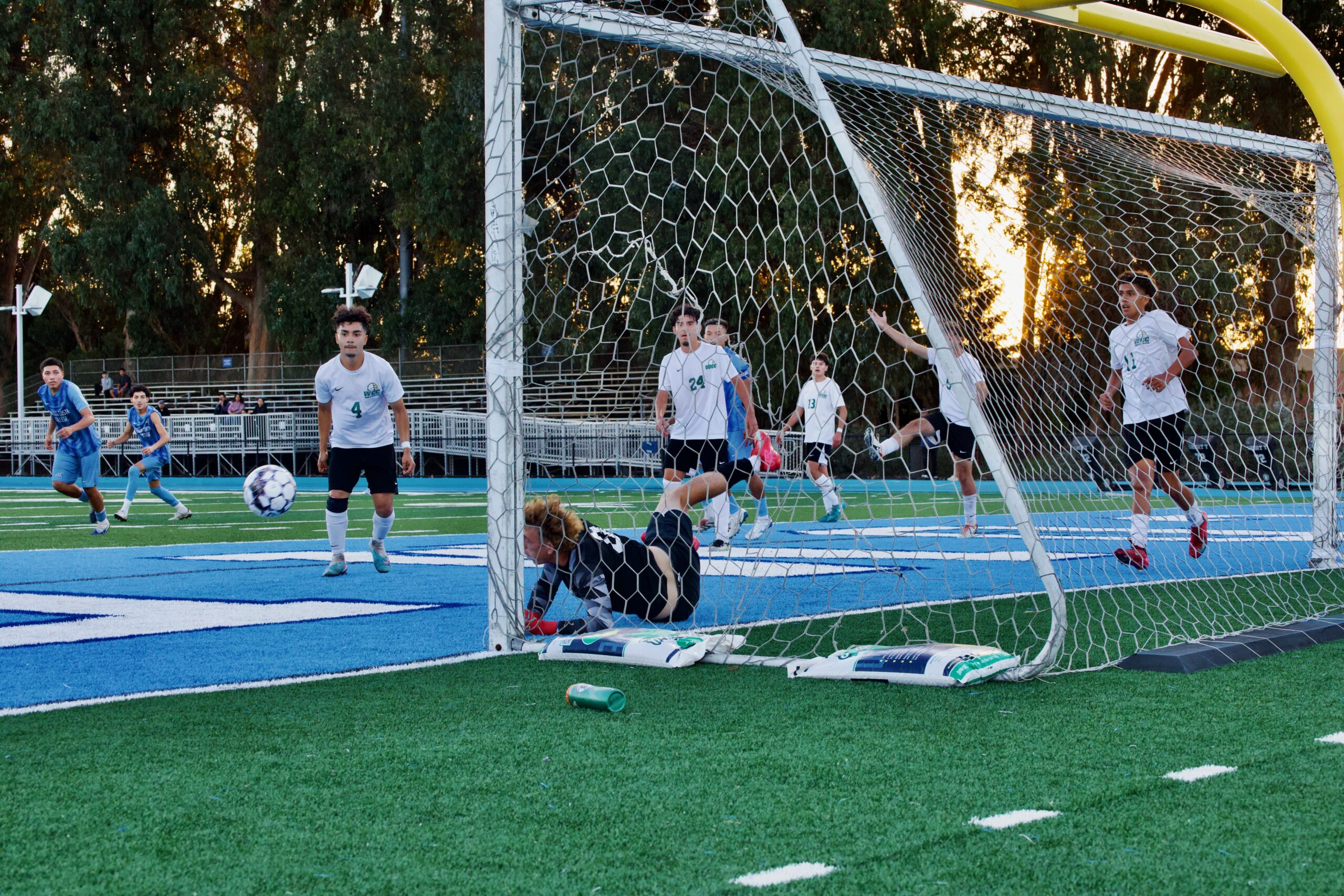 M SOCCER 10325 (423)