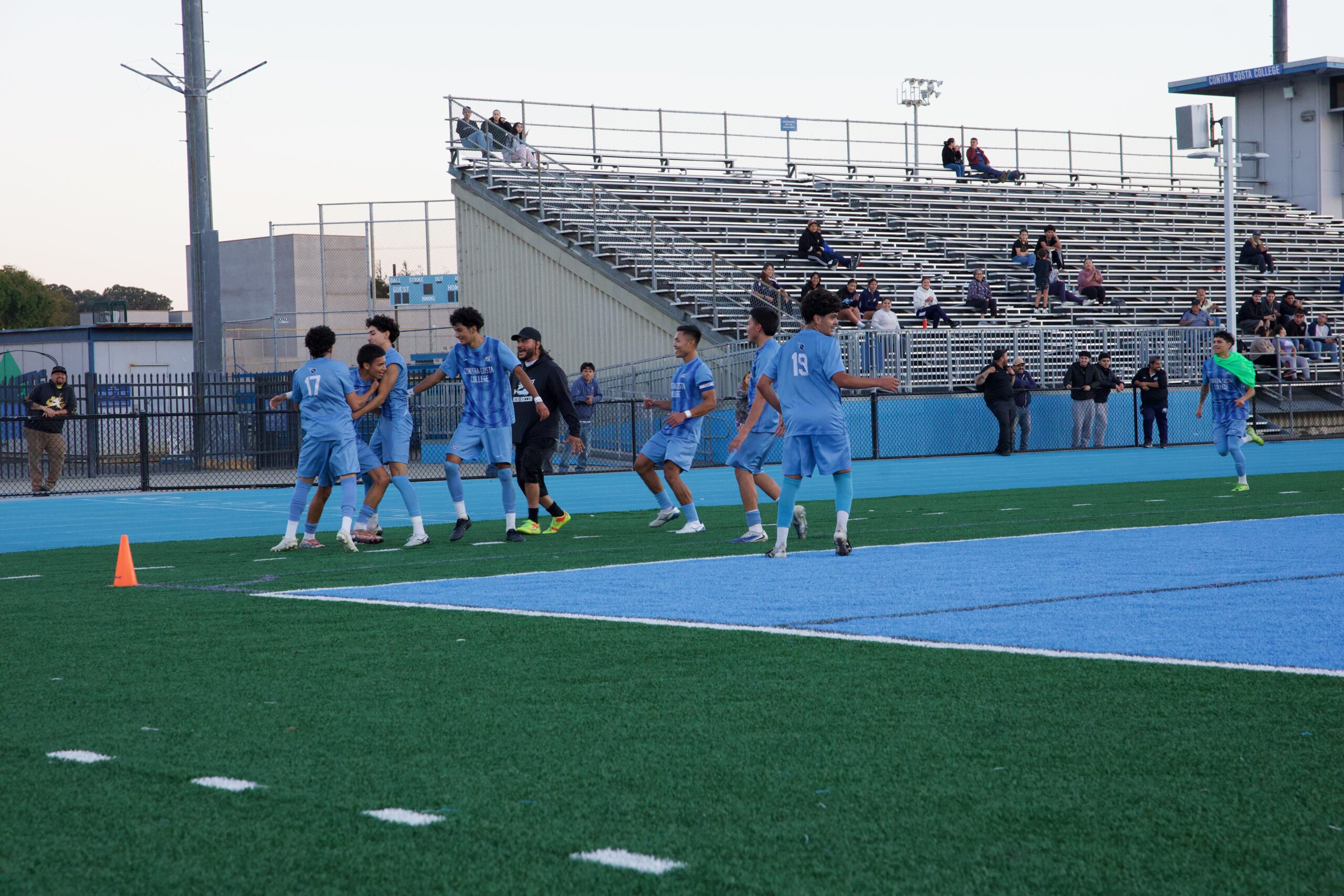 M SOCCER 10325 (516)