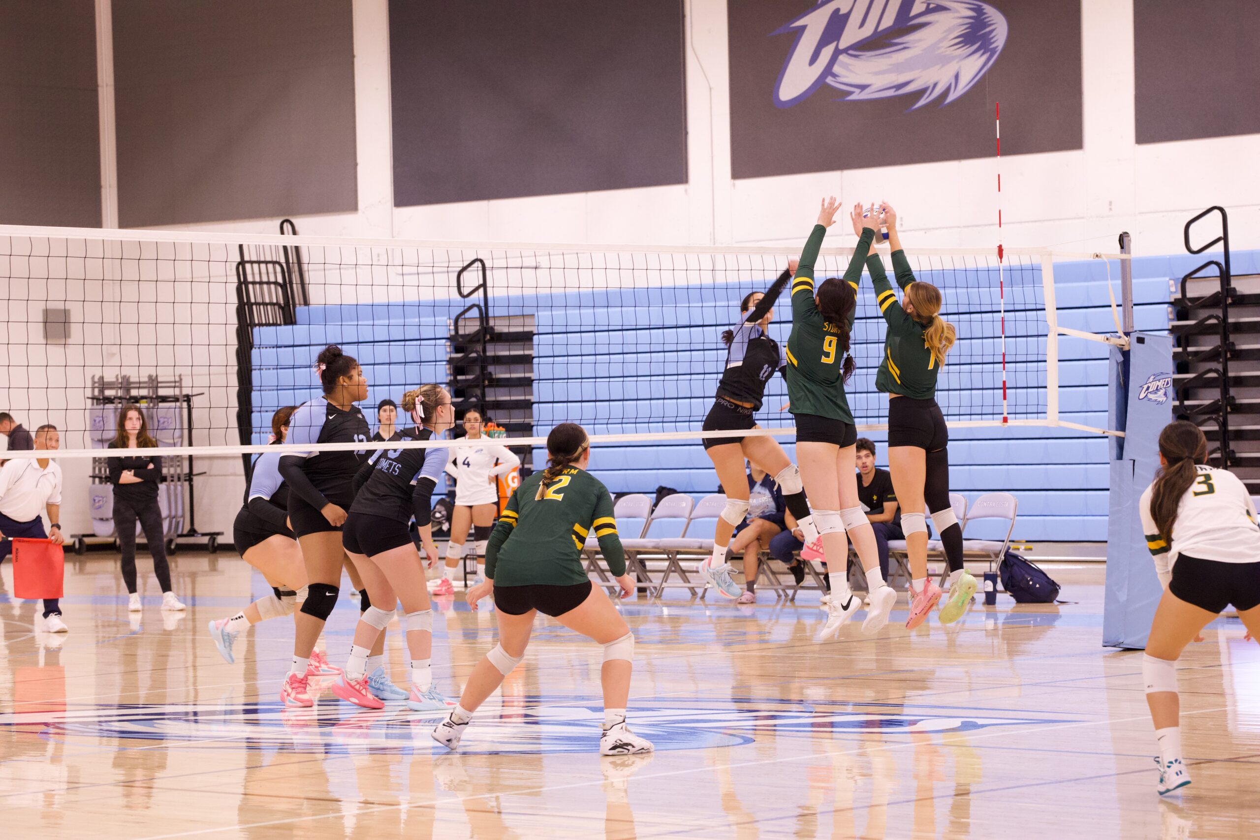 VOLLEYBALL 10125 (132)