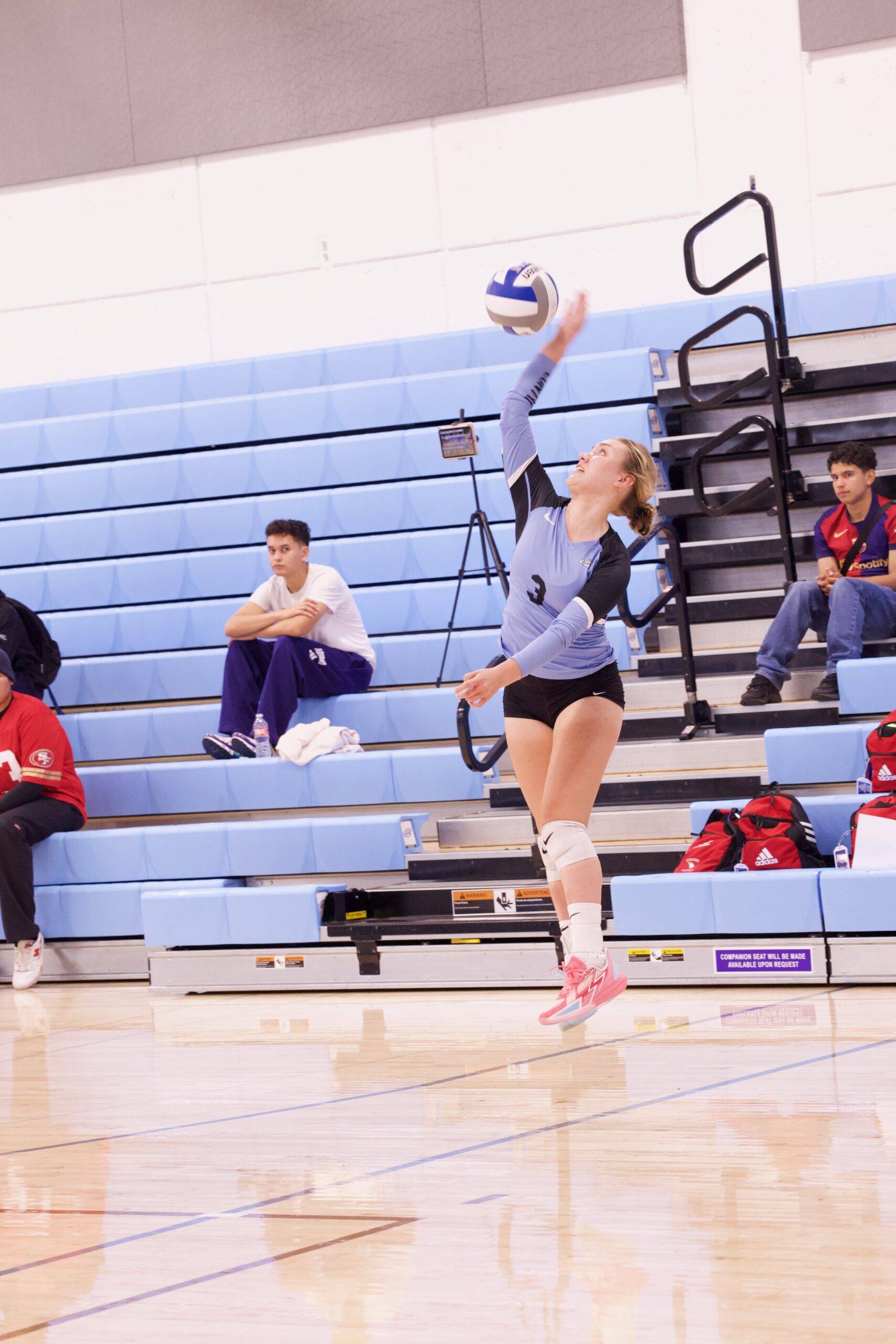 VOLLEYBALL 92625 (225)