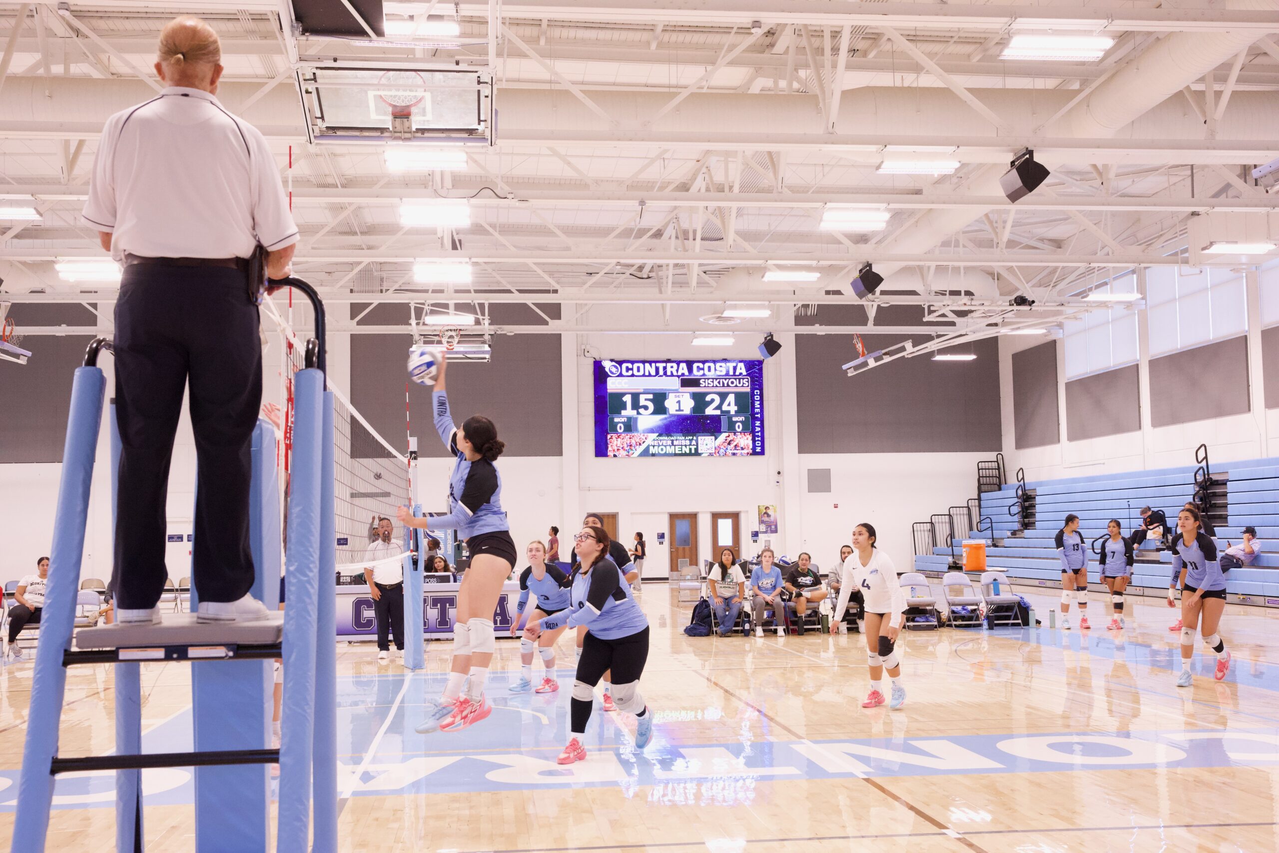 VOLLEYBALL 92625 (365)