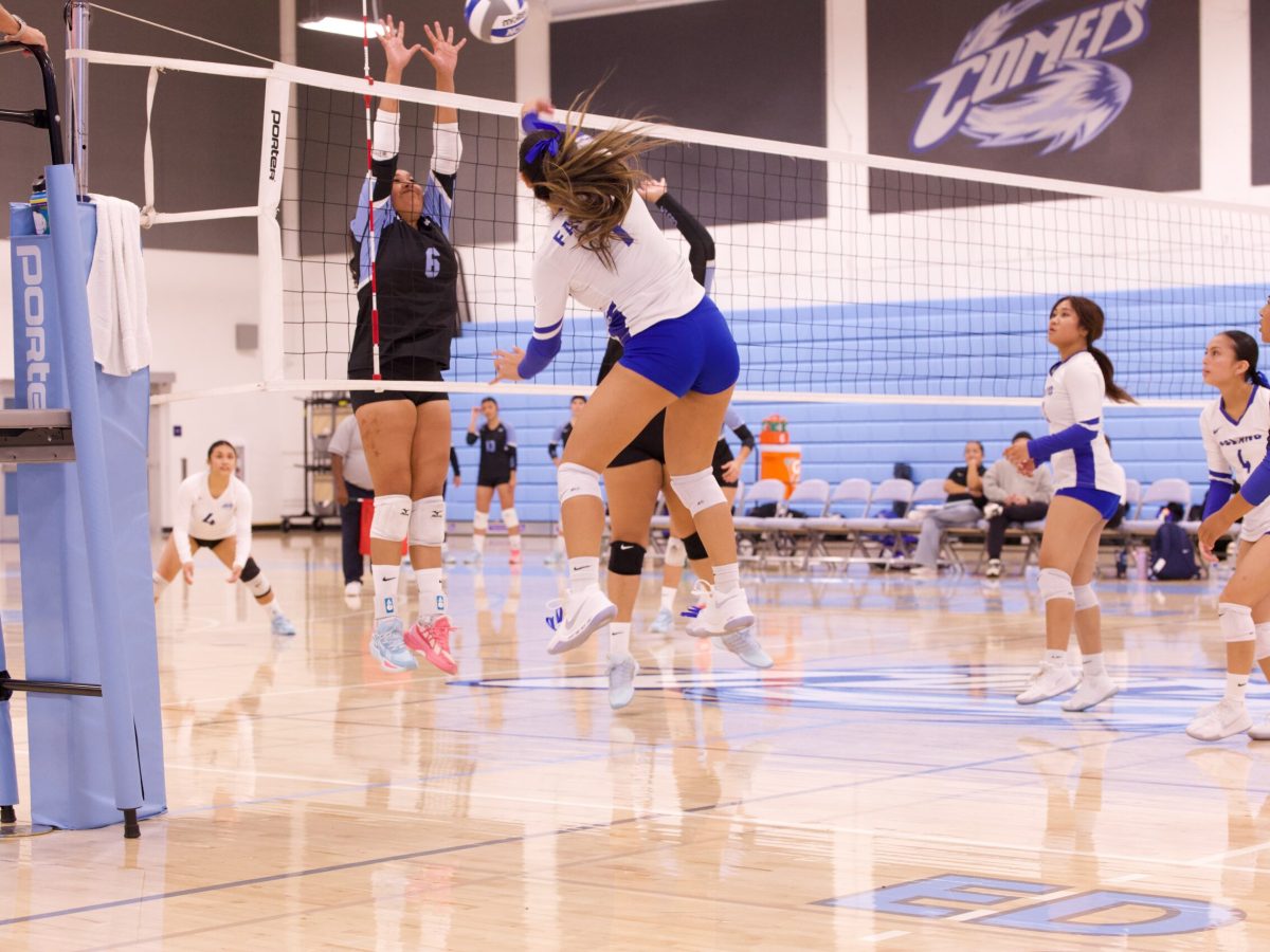 VOLLEYBALL 10825 (270)