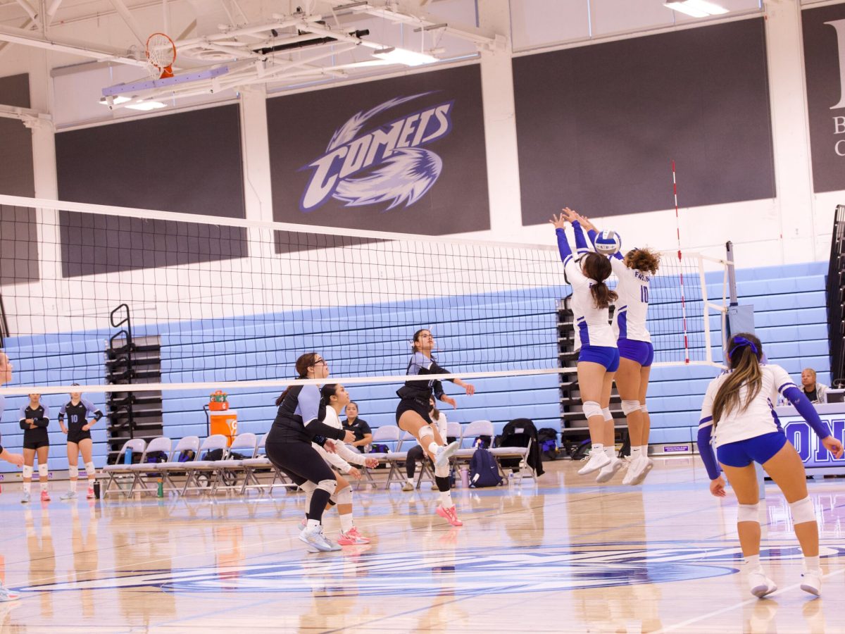 VOLLEYBALL 10825 (280)