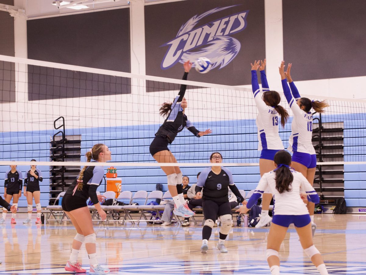 VOLLEYBALL 10825 (281)