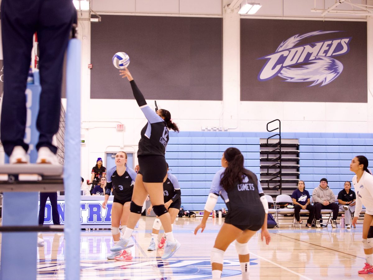 VOLLEYBALL 10825 (320)