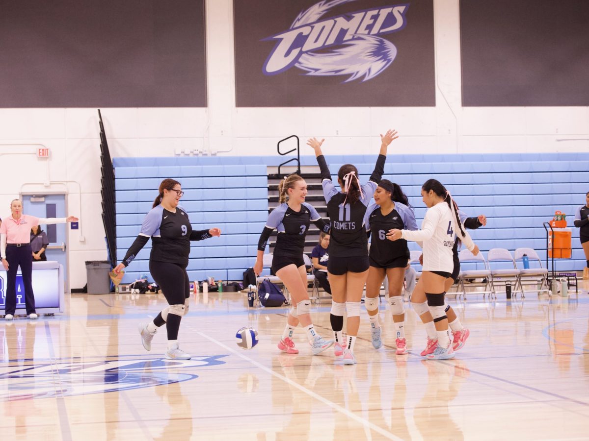 VOLLEYBALL 10825 (353)