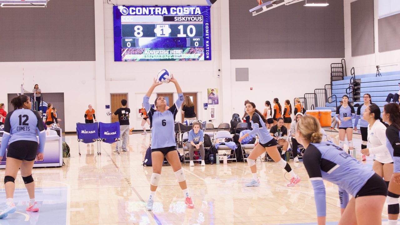 VOLLEYBALL 92625 (209)