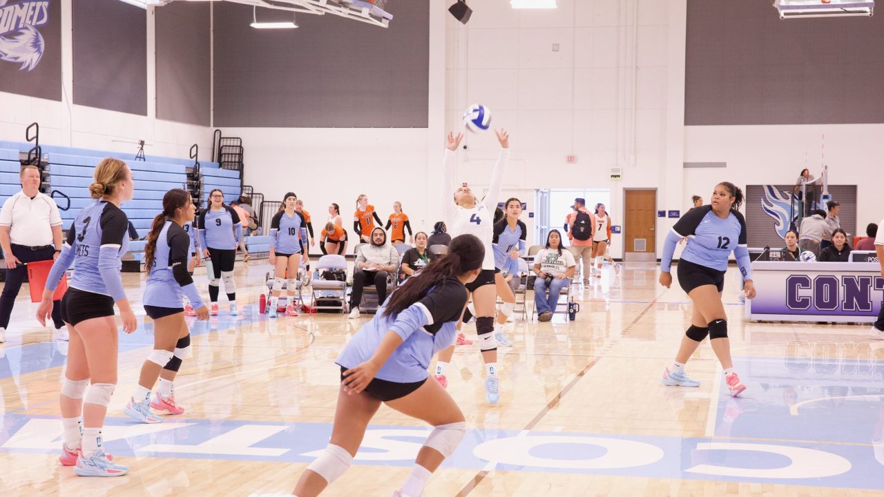 VOLLEYBALL 92625 (328)