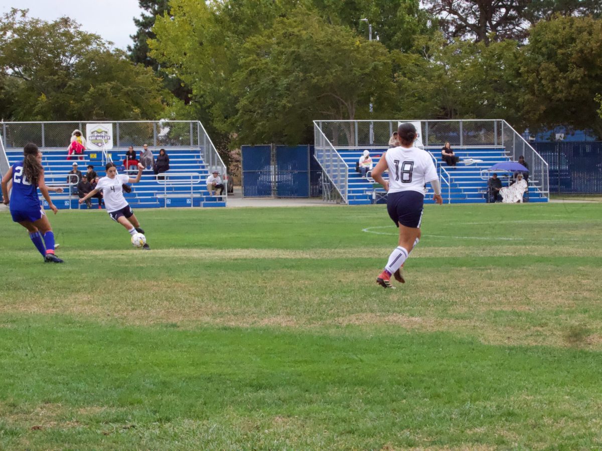 W SOCCER 93025 (692)